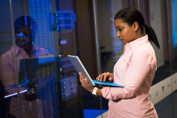 Découvrez des solutions sur mesure en maintenance informatique à Paris